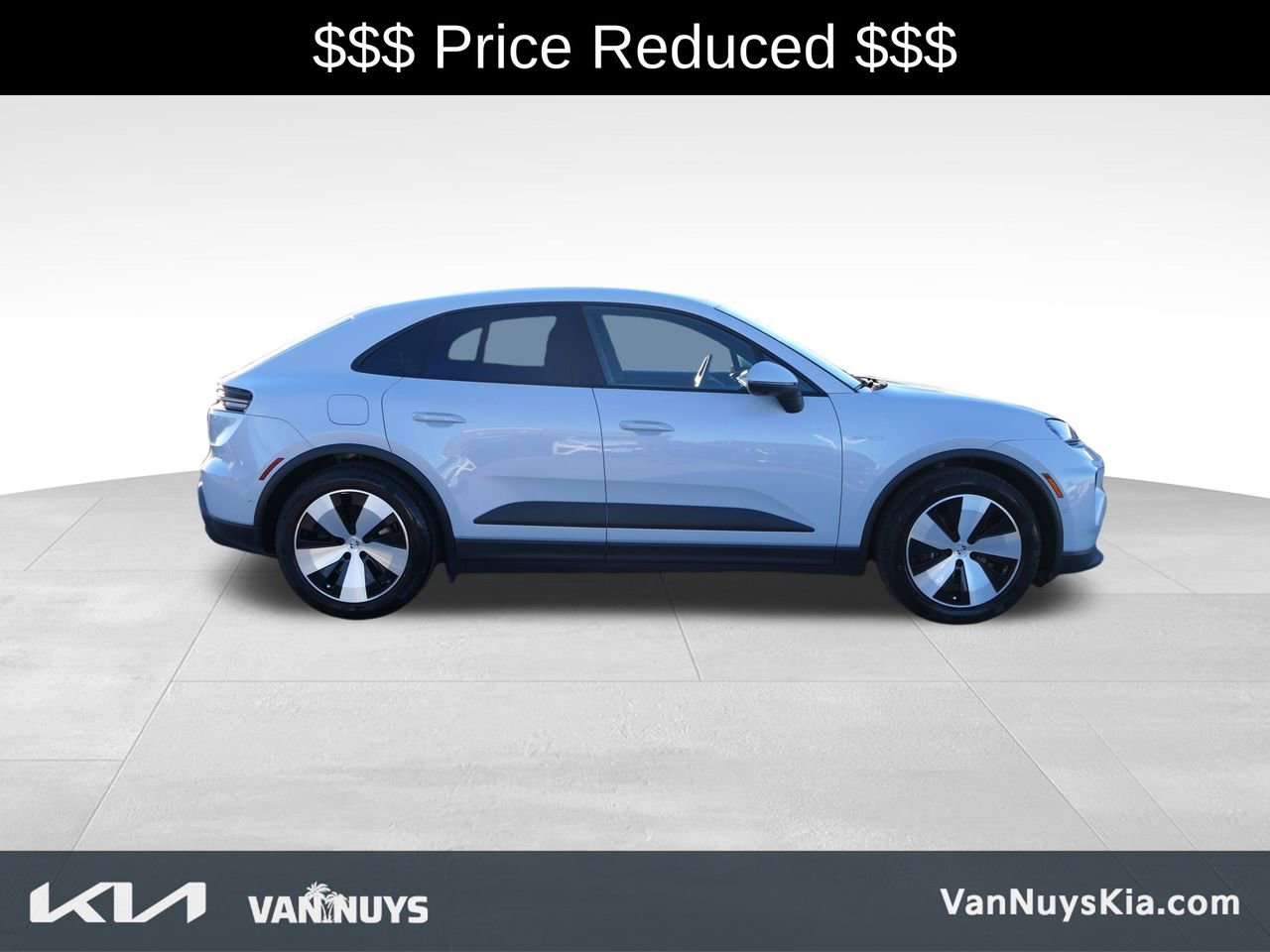 Used 2024 Porsche Macan 4 Electric image 2