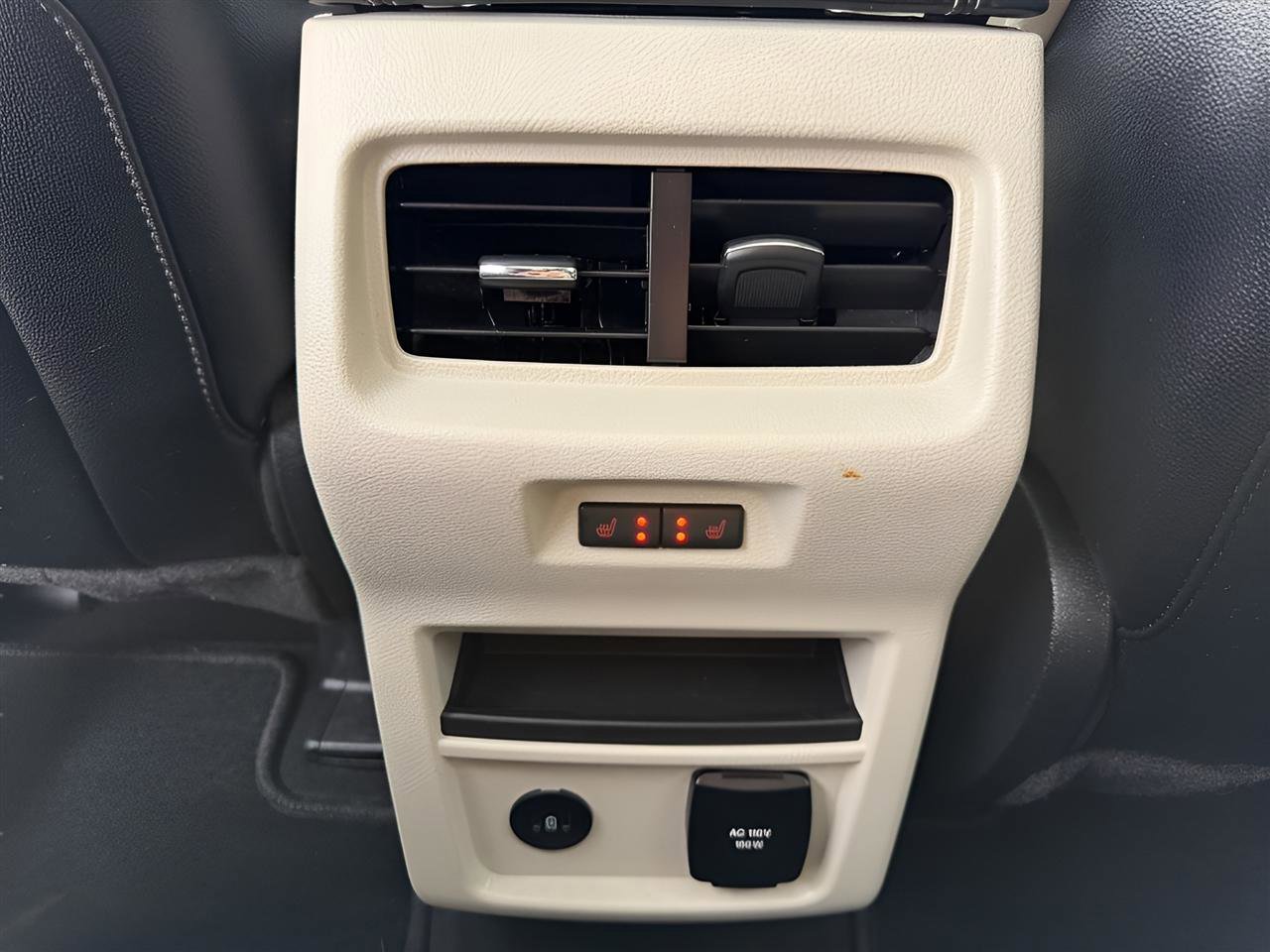 Used 2024 Ford Edge Titanium w/ Equipment Group 301A image 19