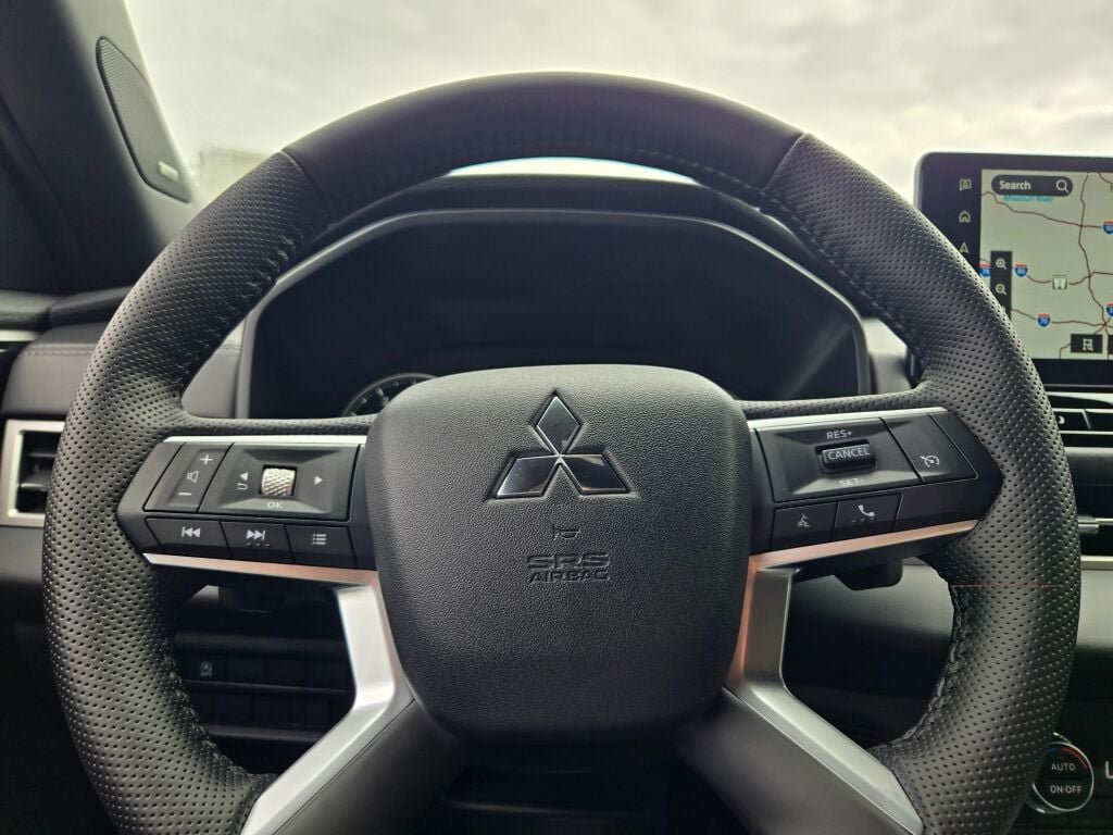 New 2026 Mitsubishi Outlander LE AWD/4WD image 27