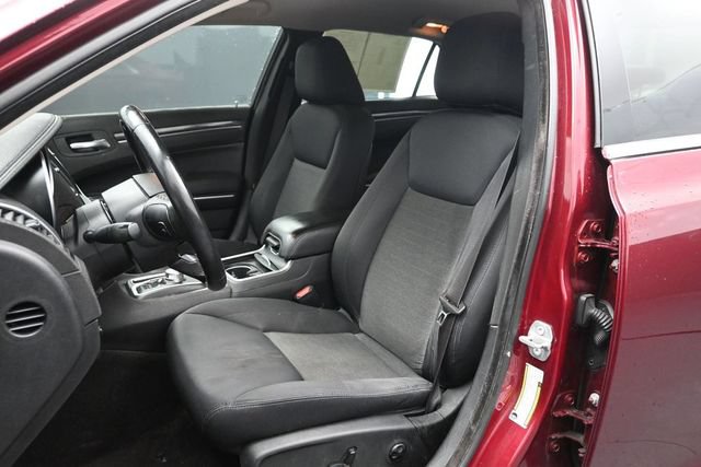 Used 2019 Chrysler 300 Touring w/ Chrome Appearance Package RWD image 5