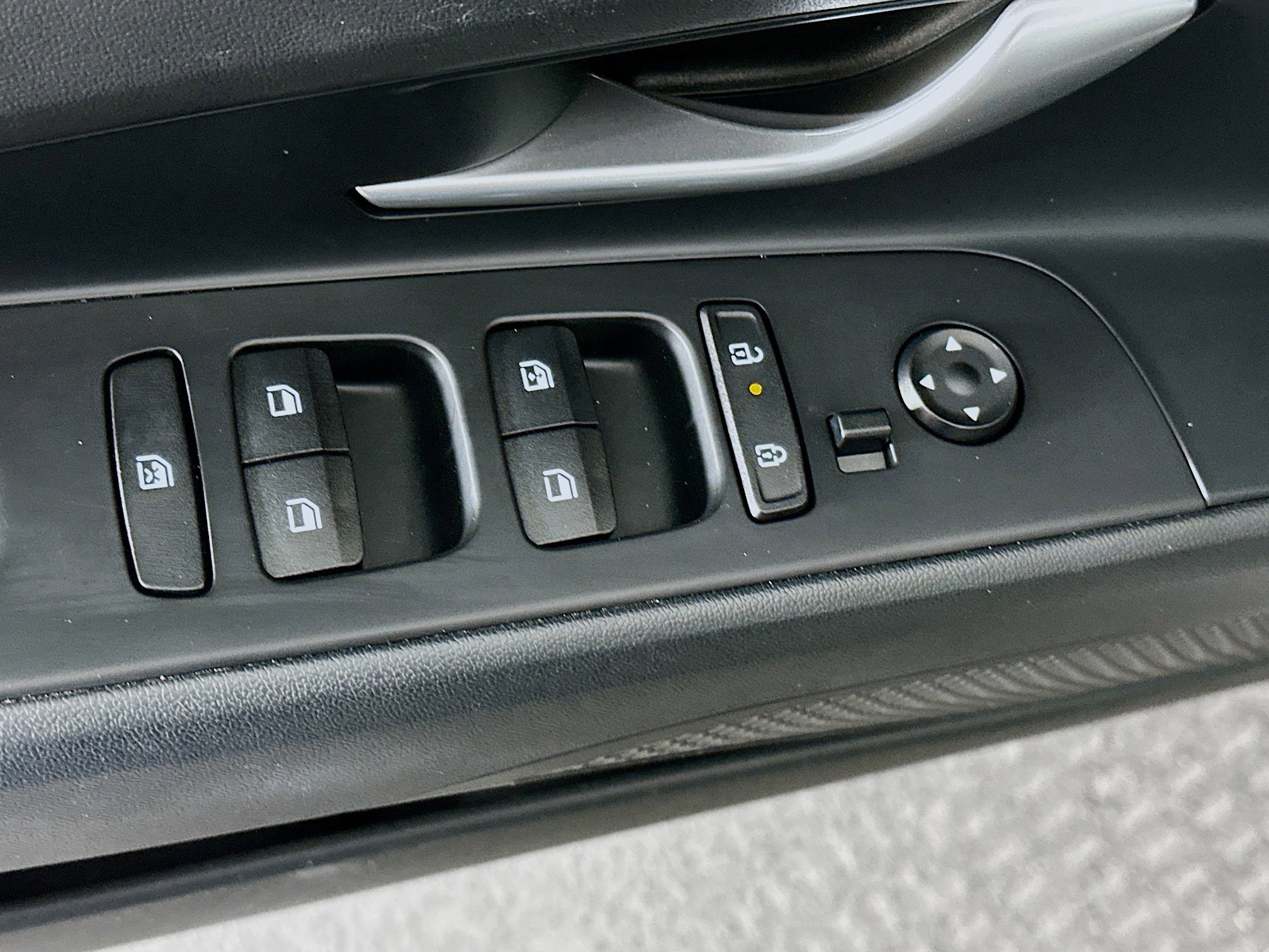 Used 2025 Hyundai Elantra SEL image 15