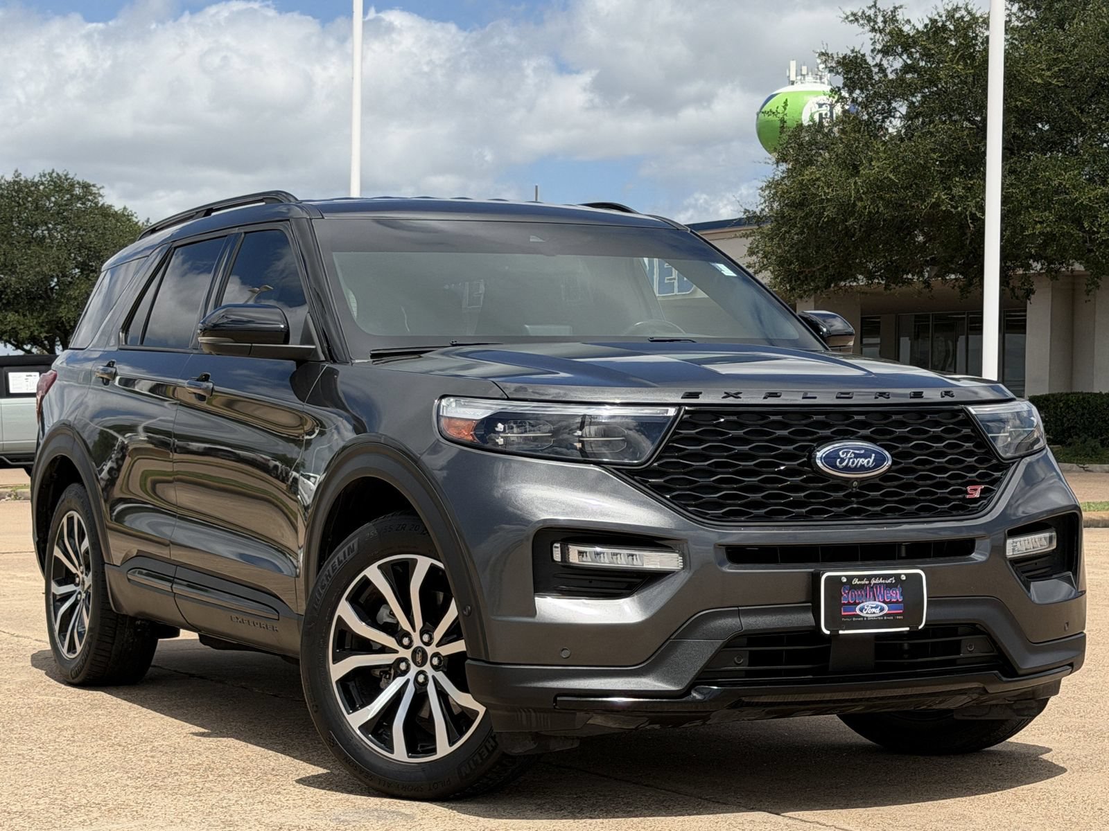 Used 2020 Ford Explorer ST w/ Premium Technology Package AWD/4WD image 2