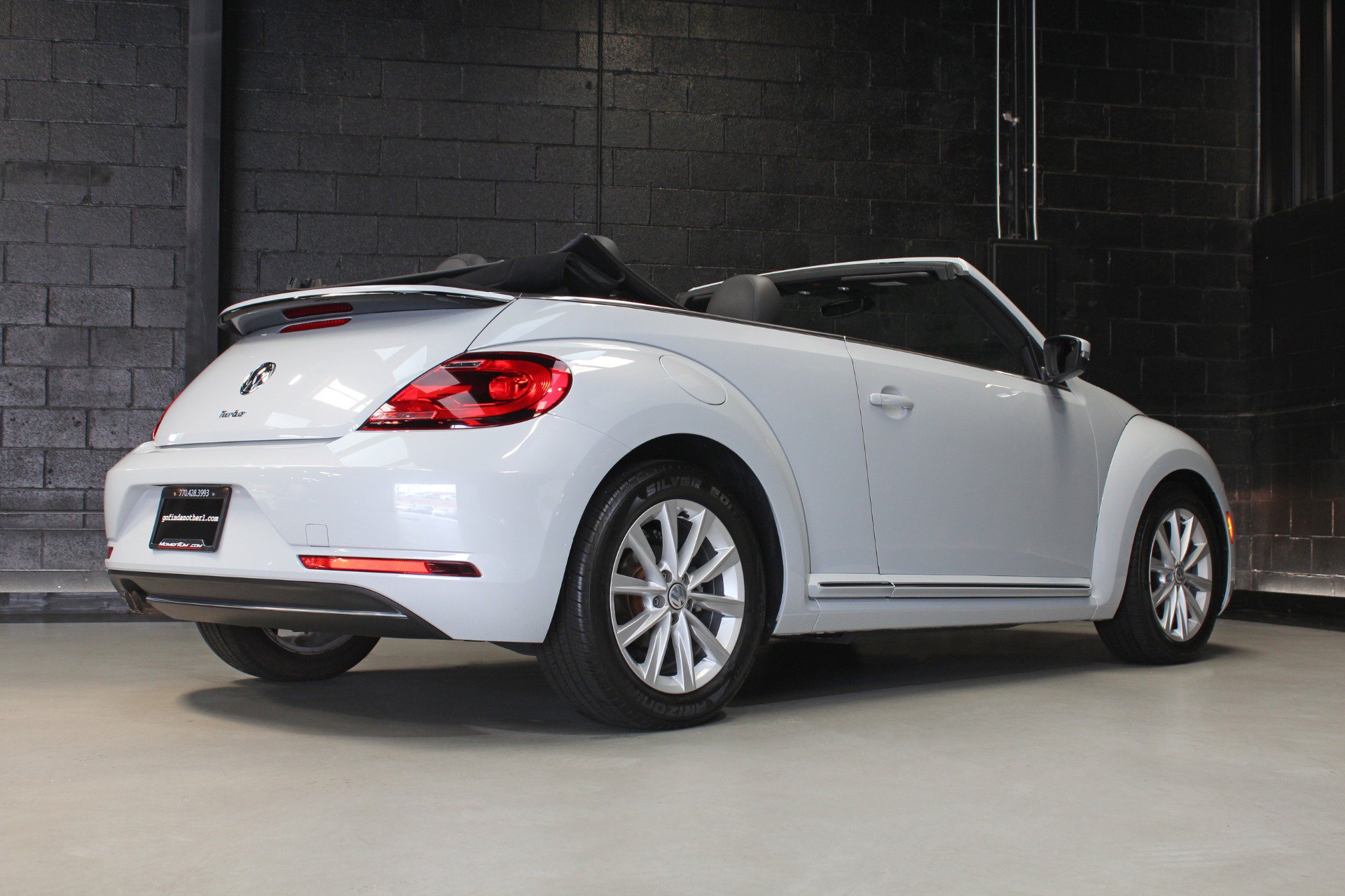 Used 2018 Volkswagen Beetle 2.0T SE FWD image 20