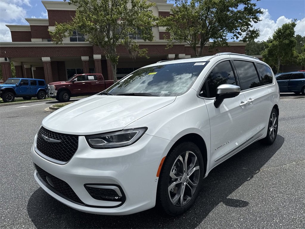 New 2025 Chrysler Pacifica Pinnacle image 7