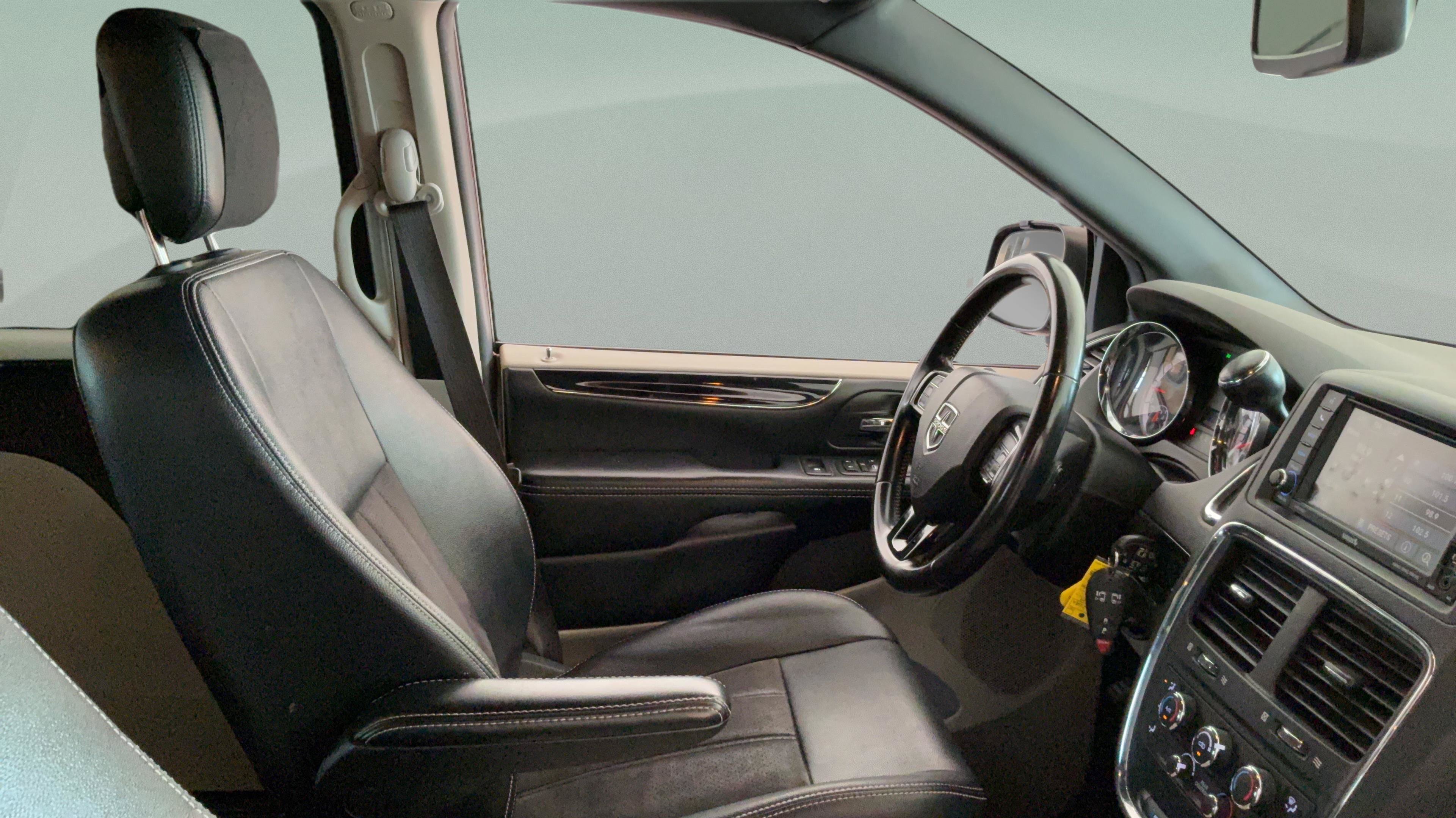 Used 2019 Dodge Grand Caravan SXT FWD image 29