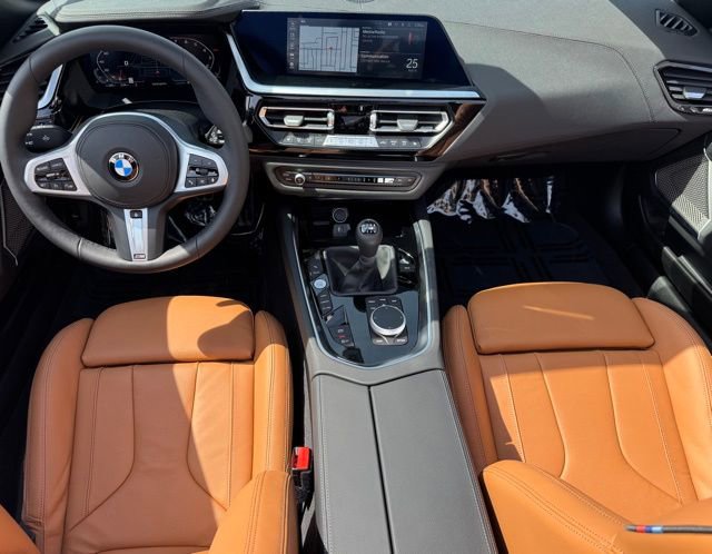 Used 2025 BMW Z4 M40i w/ Edition image 17