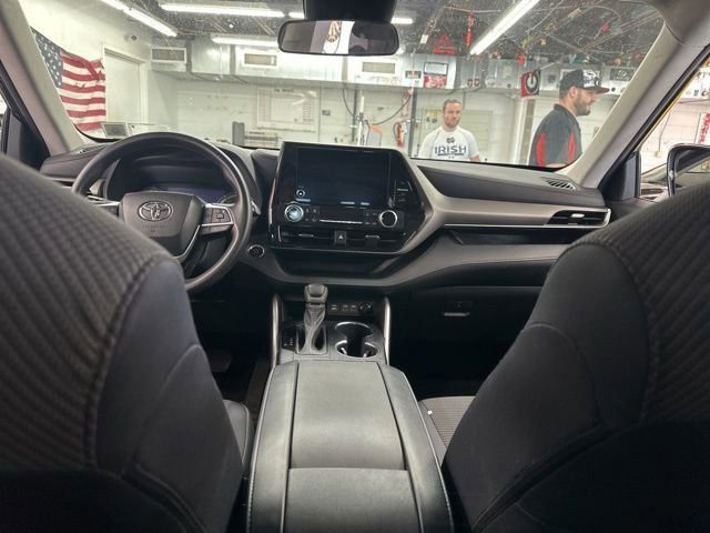 Used 2023 Toyota Highlander L AWD/4WD image 18