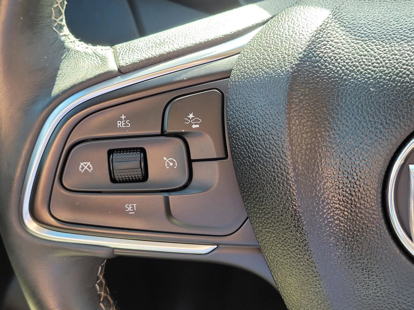 Used 2022 Buick Encore GX Select w/ Sport Touring Package image 31