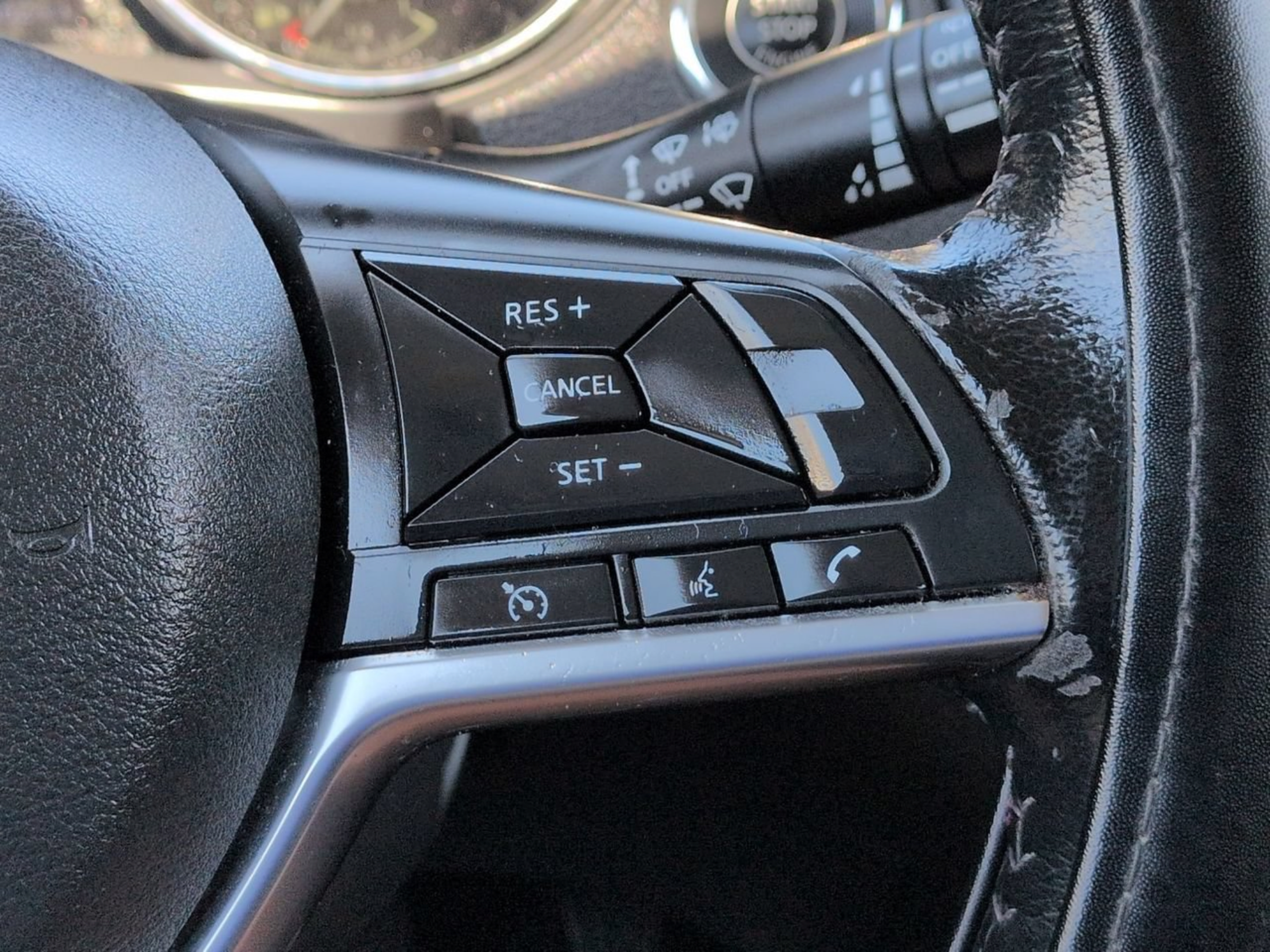 Used 2020 Nissan Rogue SV FWD image 31