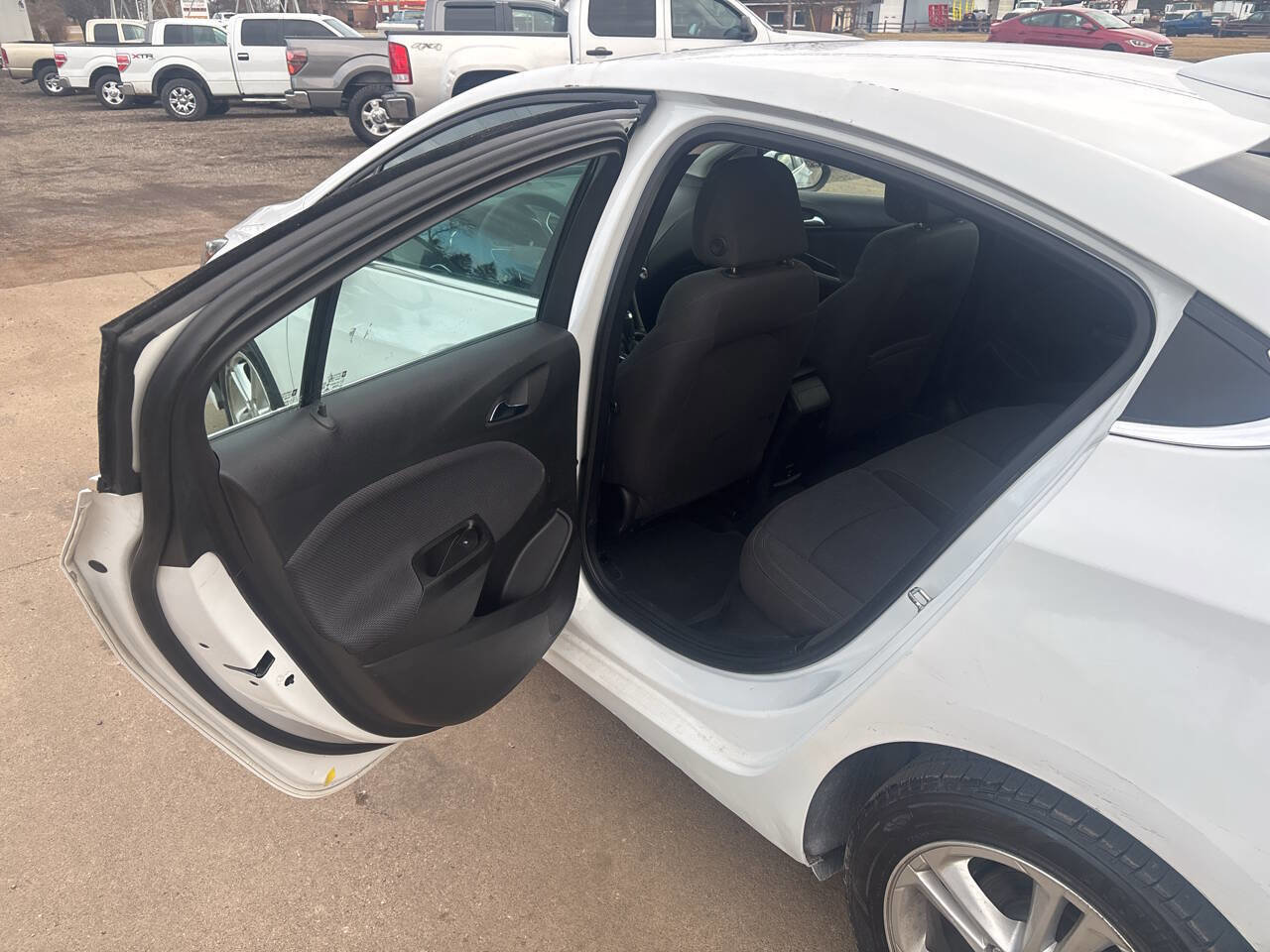 Used 2017 Chevrolet Cruze LT image 12