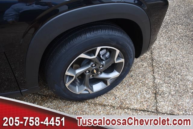 Certified 2025 Chevrolet Trax LT FWD image 12