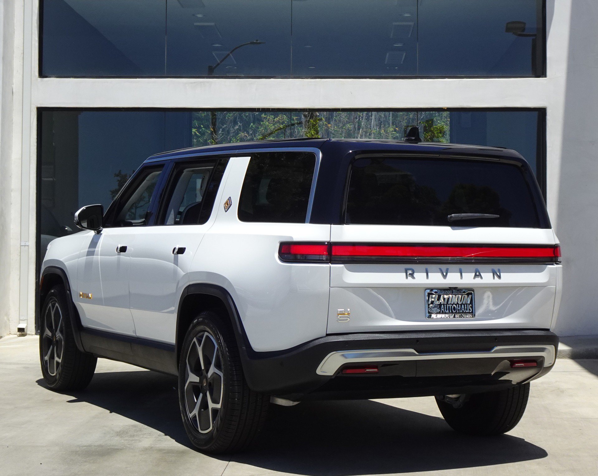 Used 2024 Rivian R1S Adventure AWD/4WD image 5