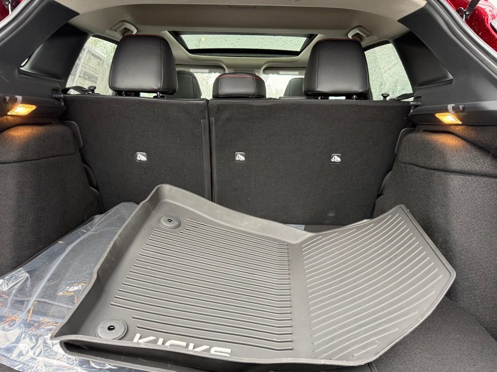 New 2026 Nissan Kicks SR w/ SR Premium Package AWD/4WD image 9