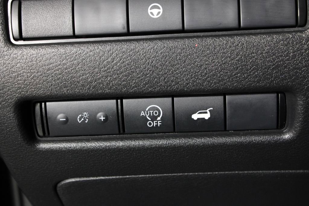 Used 2025 Nissan Rogue SV image 24