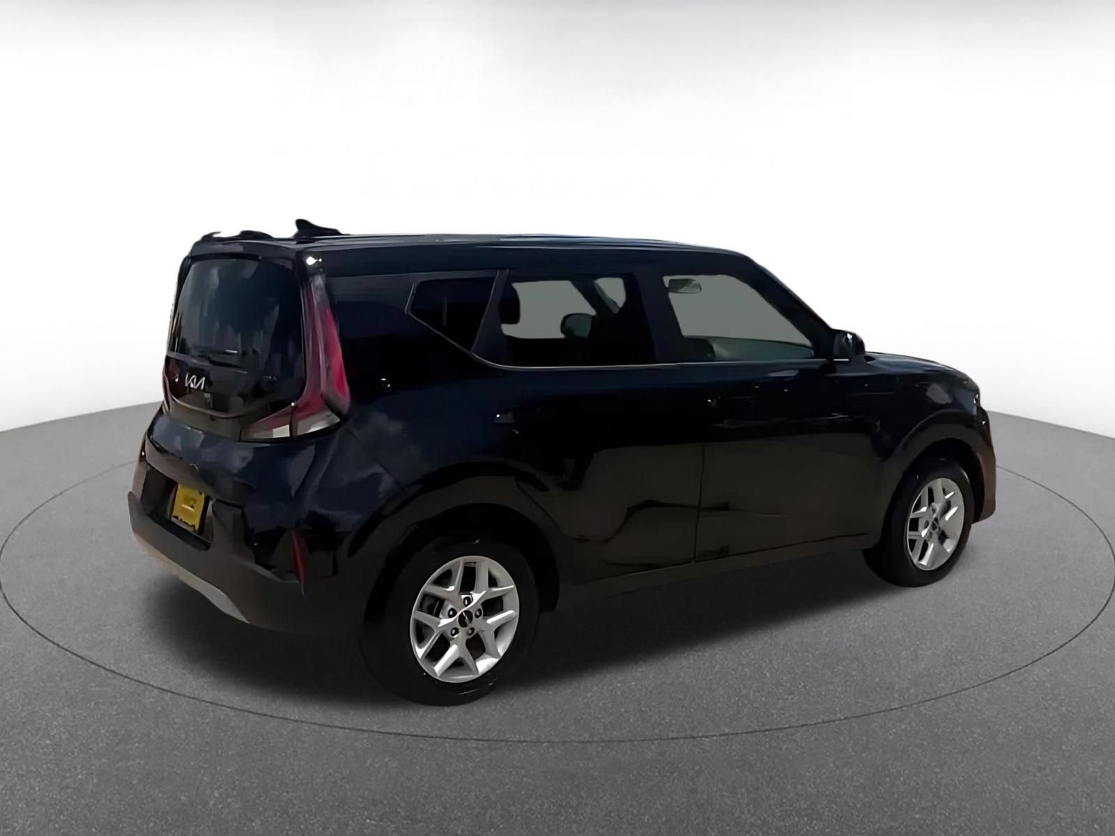 Used 2025 Kia Soul LX w/ LX Technology Package FWD image 12