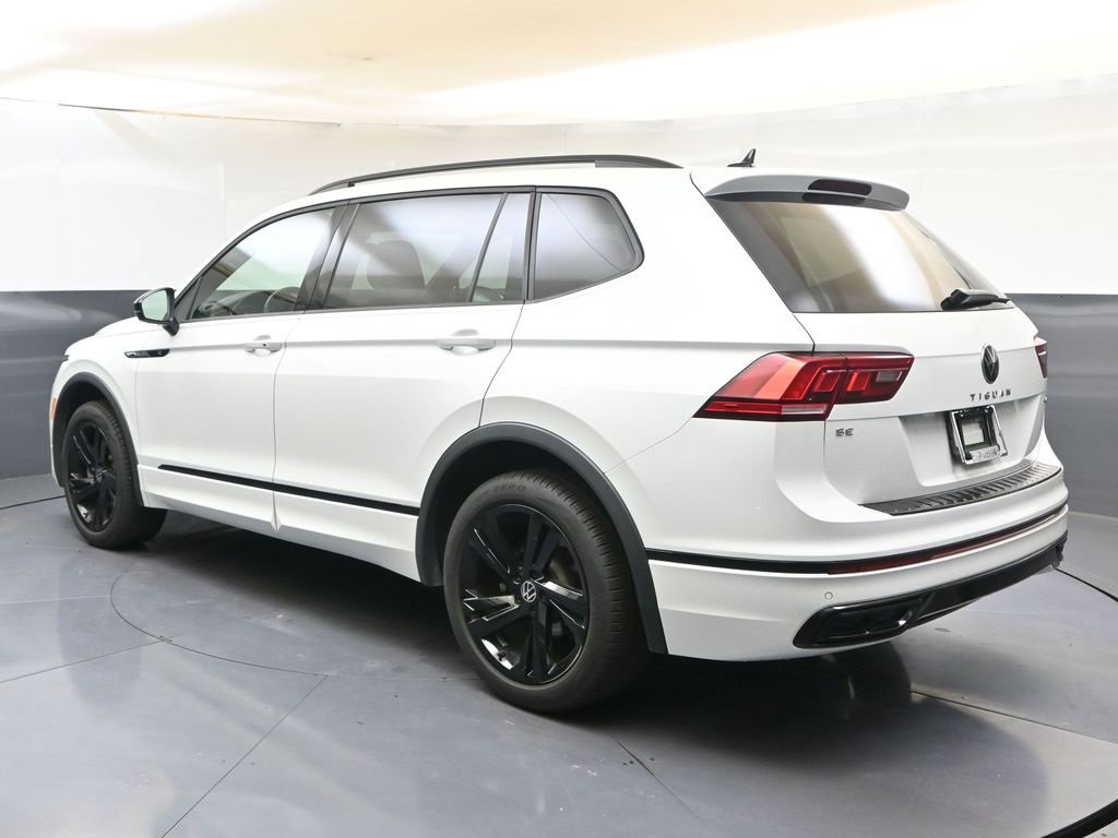 Used 2024 Volkswagen Tiguan SE R-Line image 3