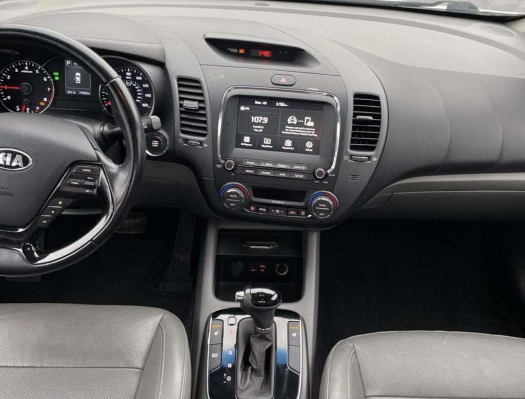 Used 2017 Kia Forte EX image 2