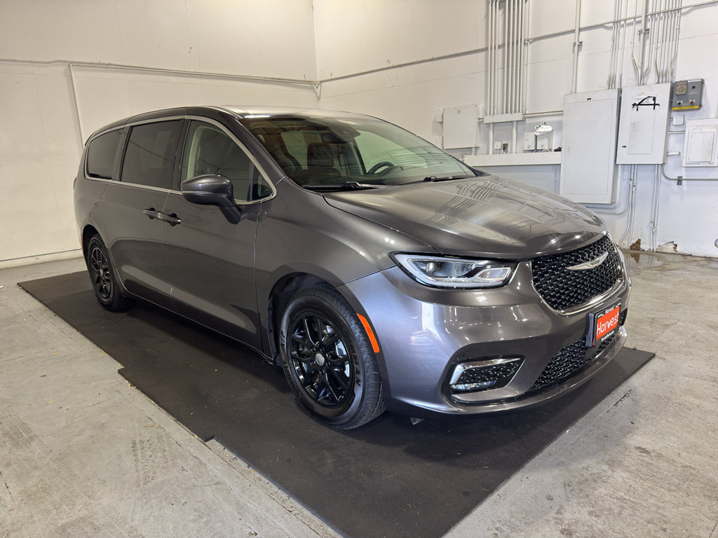 Used 2023 Chrysler Pacifica Touring-L