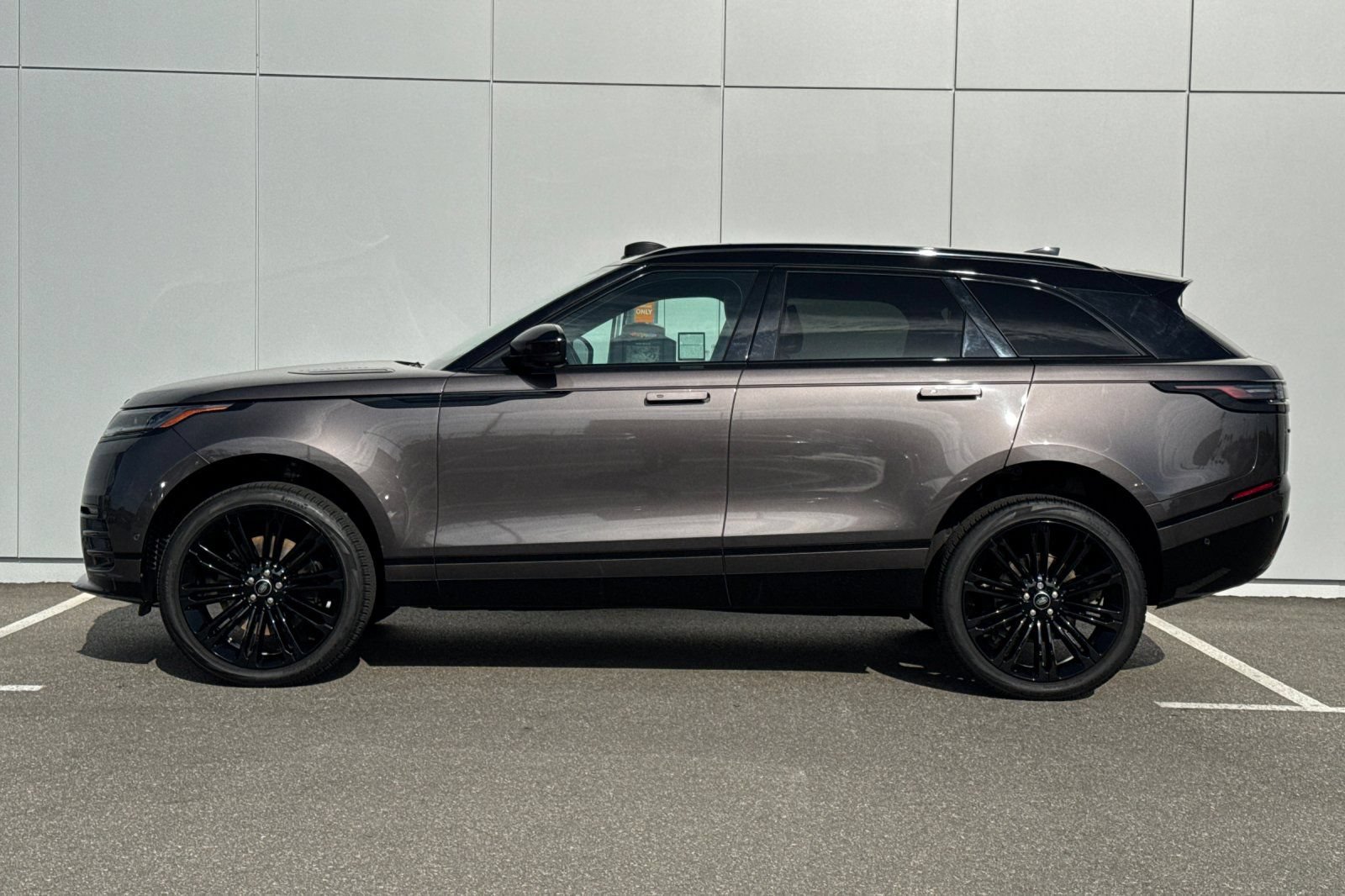 Certified 2026 Land Rover Range Rover Velar Dynamic SE AWD/4WD image 2