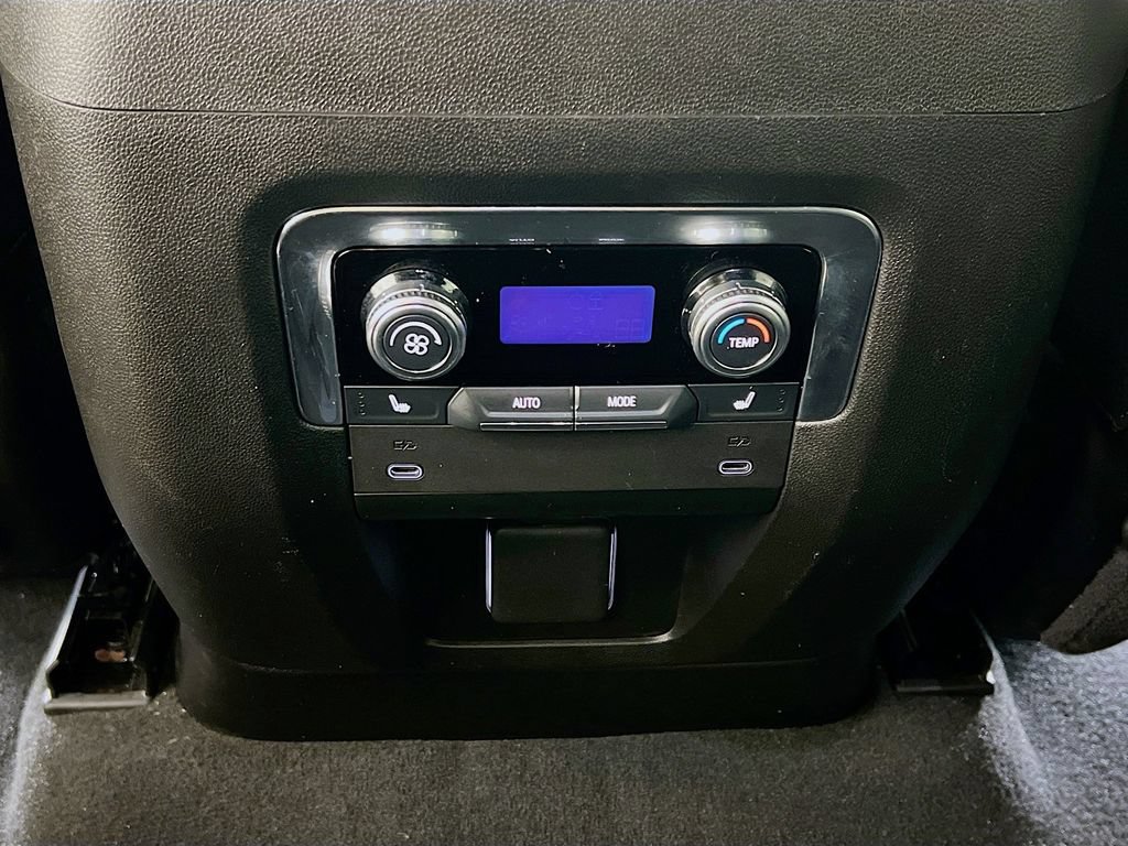 Used 2025 GMC Yukon XL Denali AWD/4WD image 26