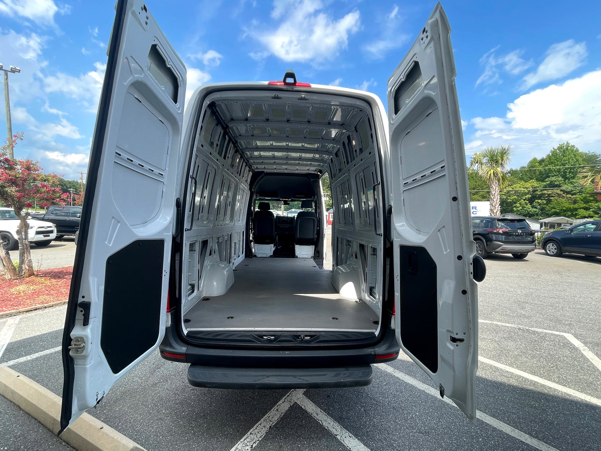 Used 2023 Mercedes-Benz Sprinter 2500 image 24