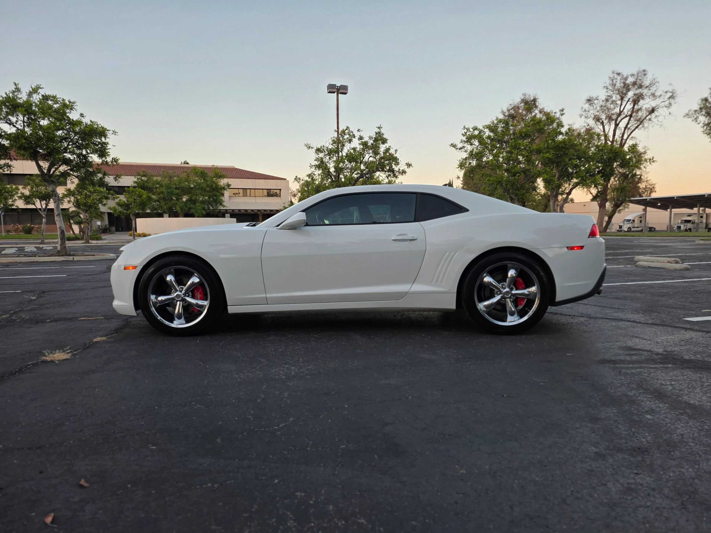 Used 2015 Chevrolet Camaro LT RWD image 8