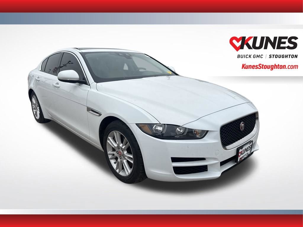 Used 2018 Jaguar XE Premium image 2