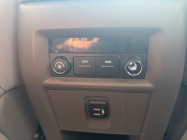 Used 2019 Chevrolet Traverse LT image 18