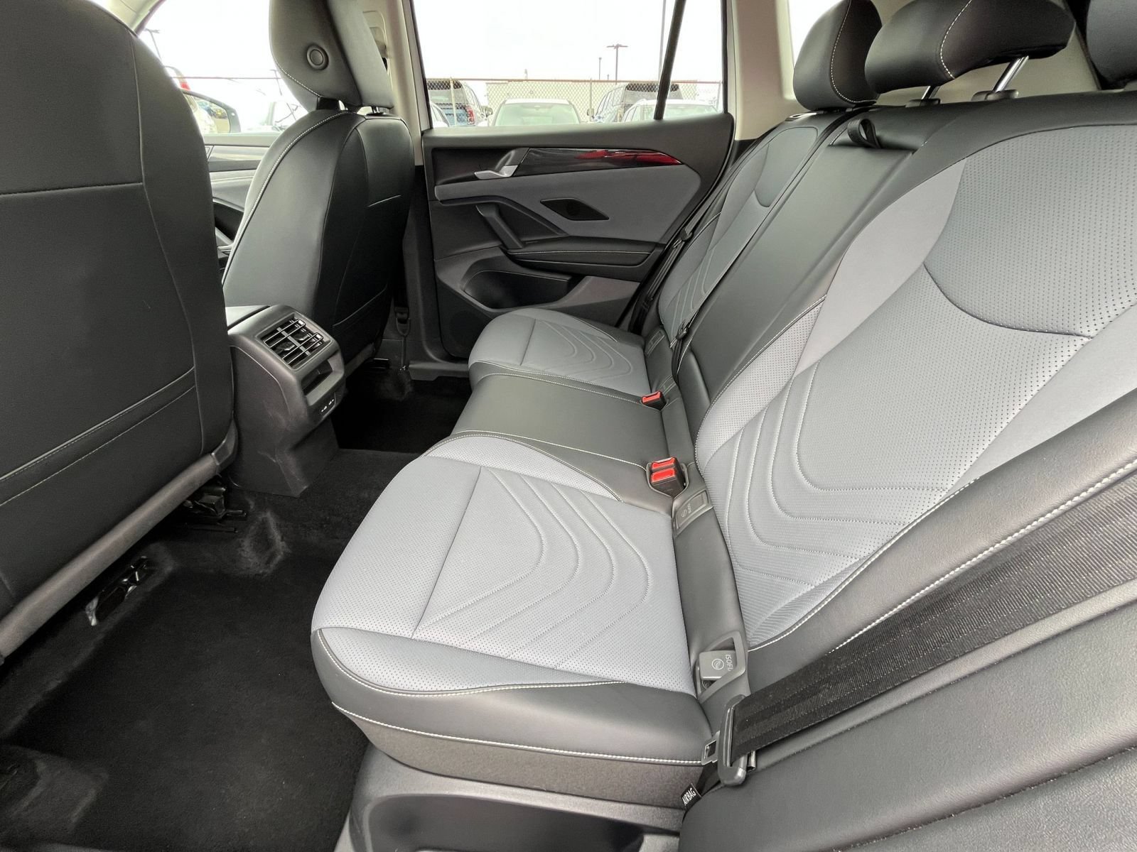 Used 2026 Volkswagen Tiguan SE AWD/4WD image 23