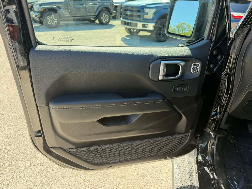 Certified 2026 Jeep Wrangler Sahara AWD/4WD image 12