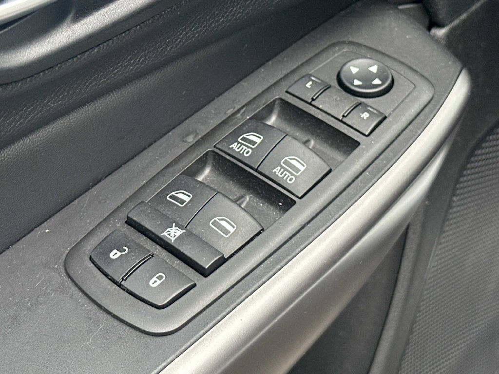 Used 2021 Jeep Cherokee Limited w/ Elite Package AWD/4WD image 20