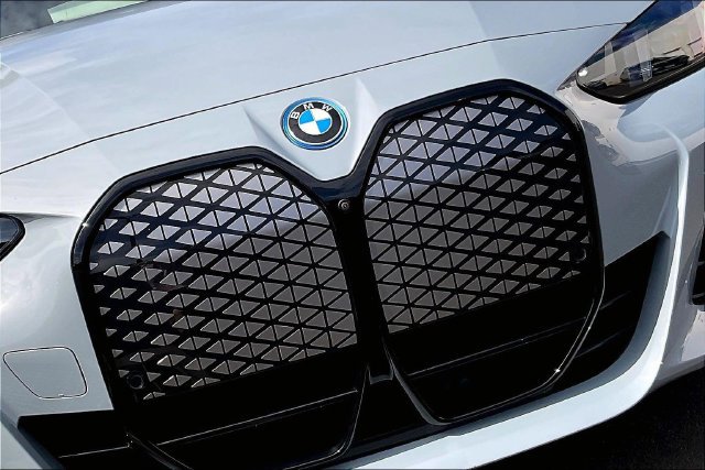 Used 2025 BMW i4 eDrive40 w/ M Sport Package RWD image 31
