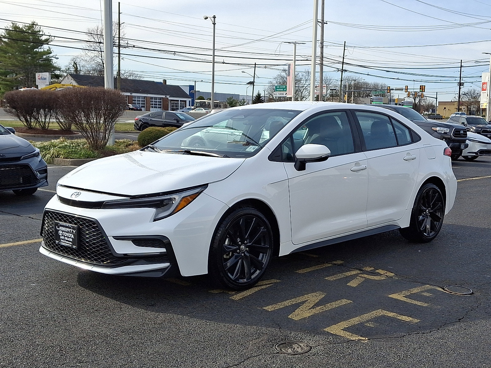 Used 2025 Toyota Corolla SE w/ Convenience Package image 3