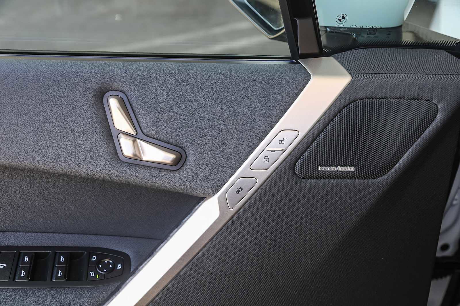 Used 2025 BMW iX xDrive50 image 19