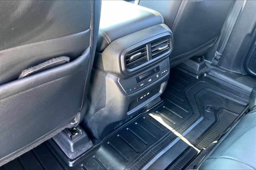 Used 2025 Honda Pilot Touring image 10