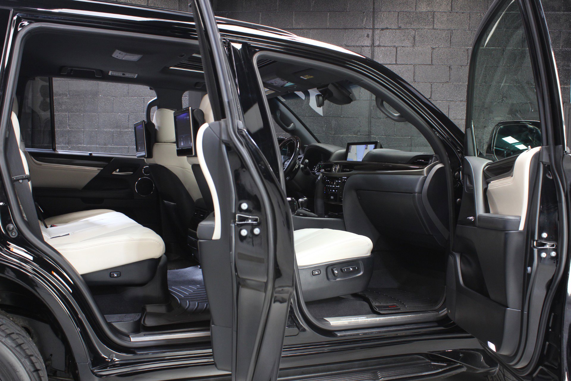 Used 2019 Lexus LX 570 Three-Row Inspiration Series w w/ Inspiration Series image 25