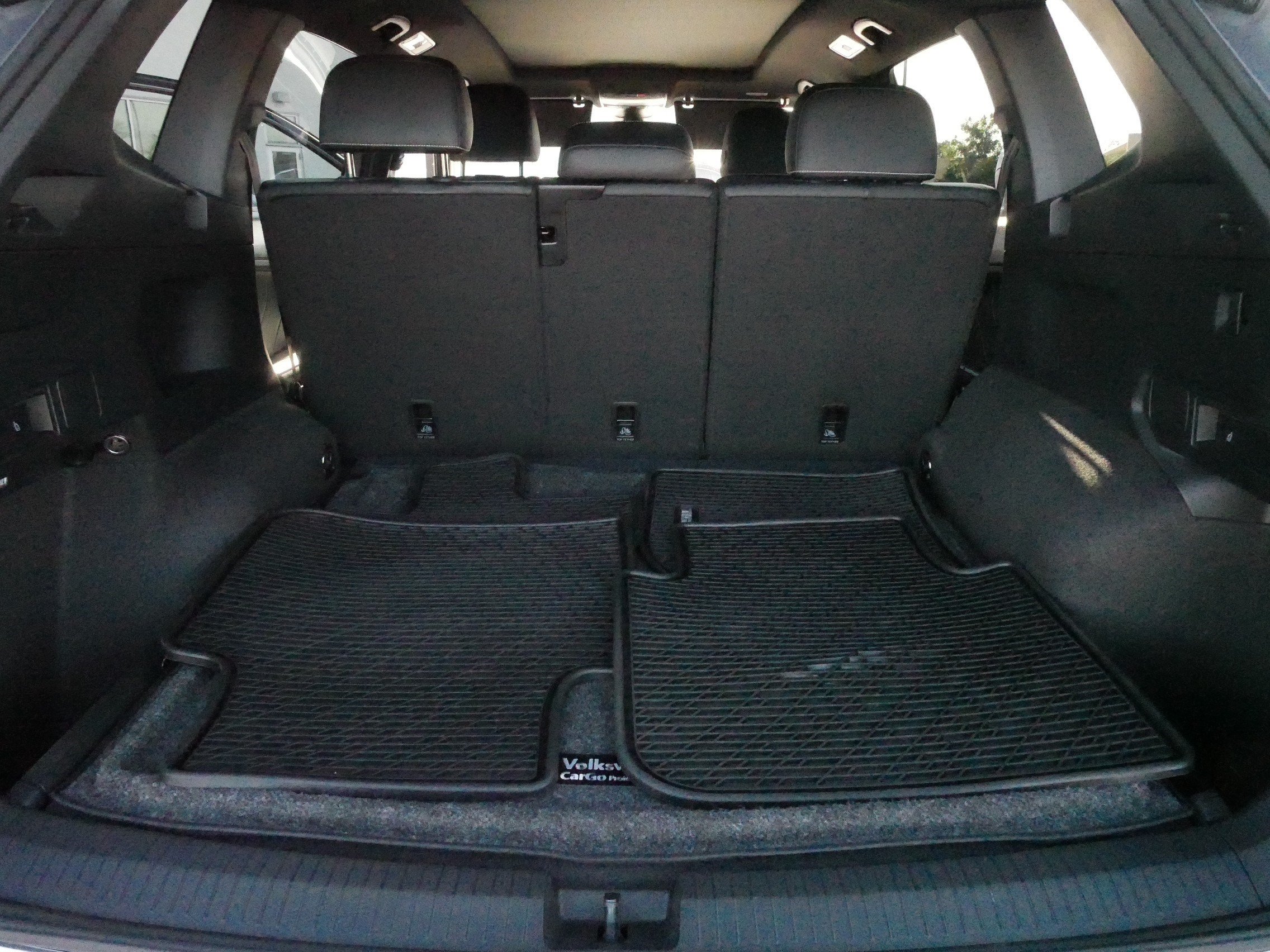 Certified 2024 Volkswagen Tiguan SE R-Line AWD/4WD image 18