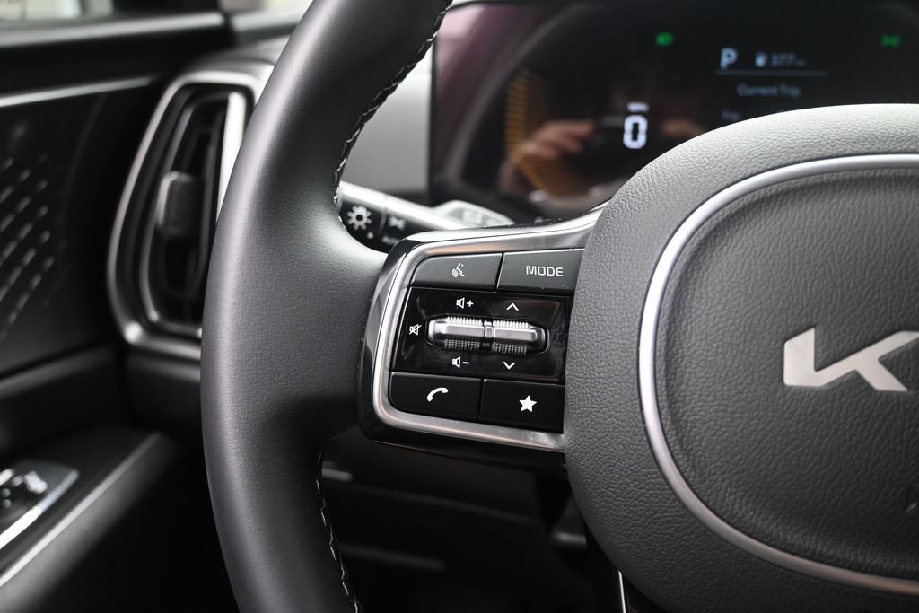 Used 2025 Kia Sorento S w/ Panoramic Sunroof Package FWD image 14