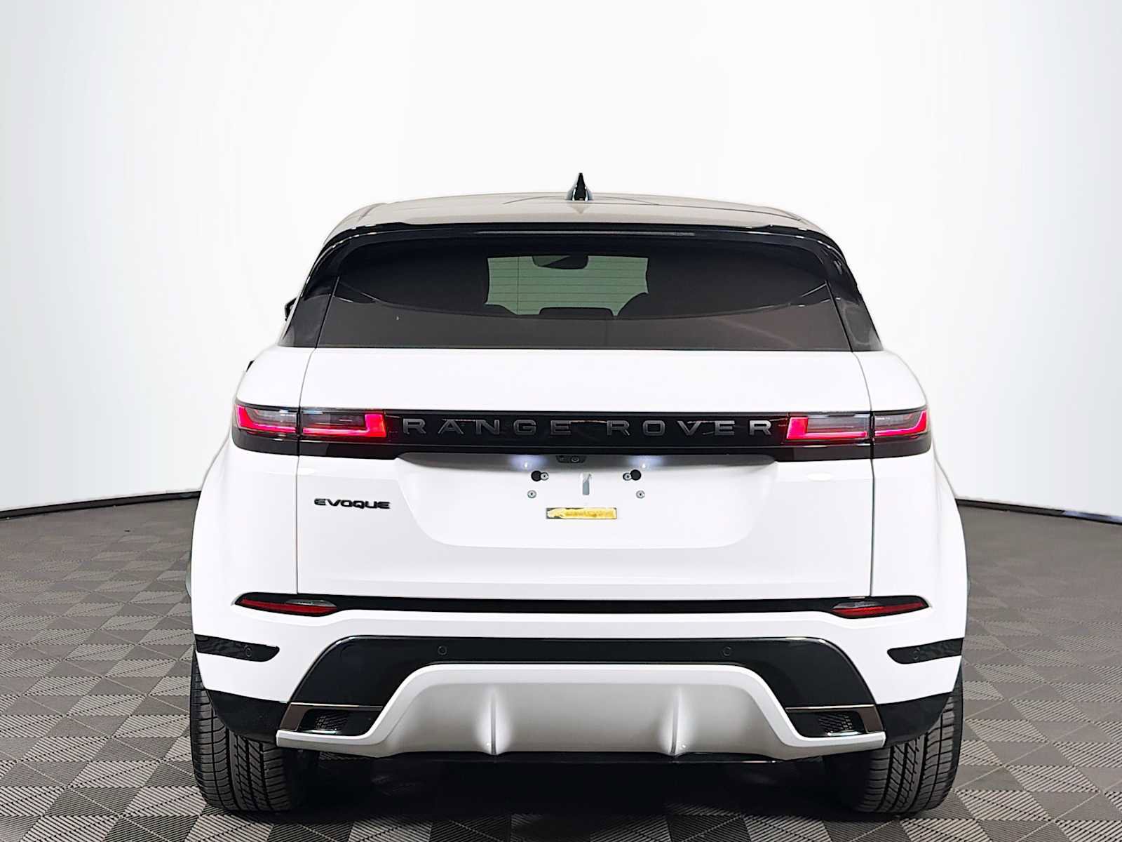 Used 2025 Land Rover Range Rover Evoque Dynamic SE AWD/4WD image 6