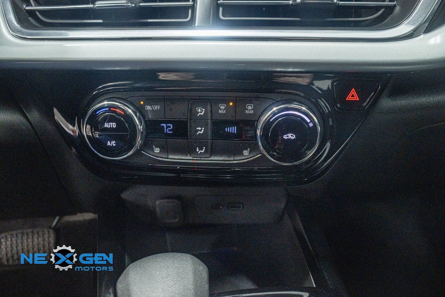 Used 2025 Chevrolet Trax LT w/ Driver Confidence Package image 18