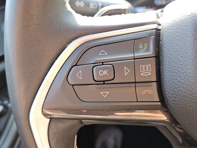 Used 2023 Jeep Grand Cherokee Laredo w/ Luxury Tech Group I RWD image 22