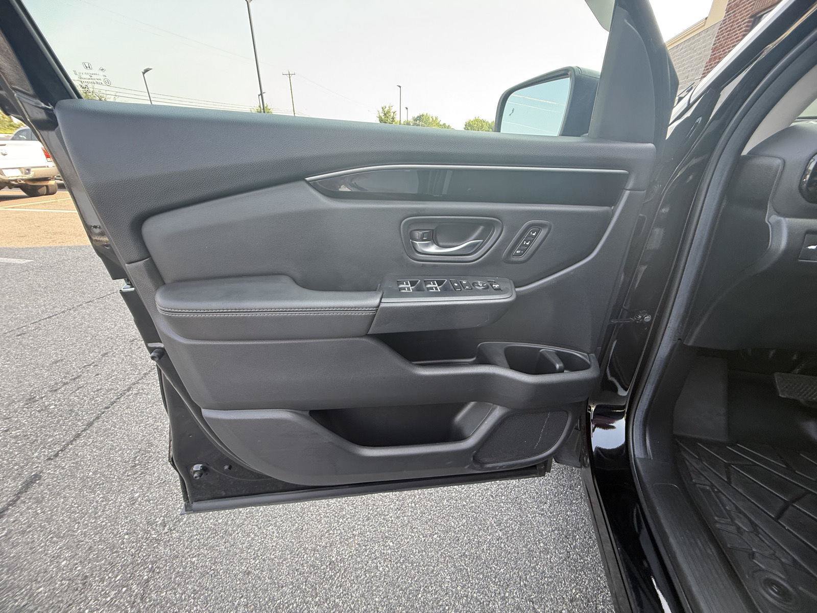 Used 2024 Honda Pilot Touring image 9