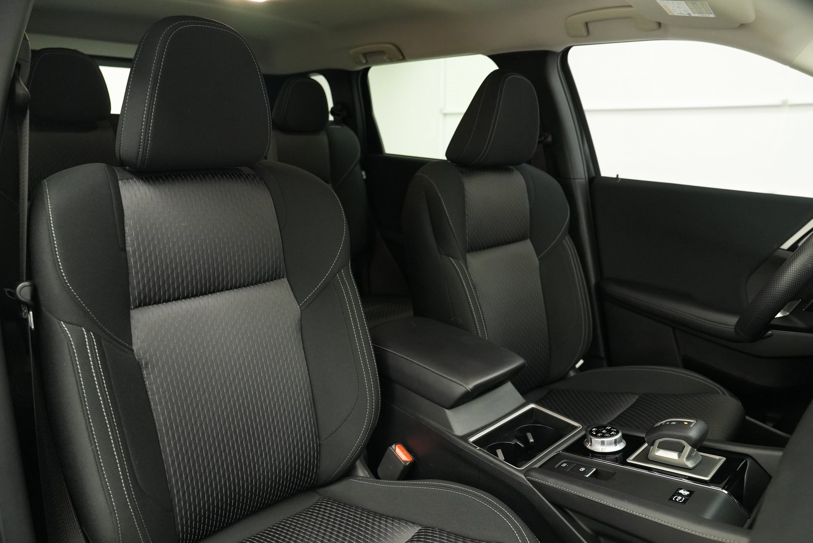 Used 2025 Mitsubishi Outlander ES image 34