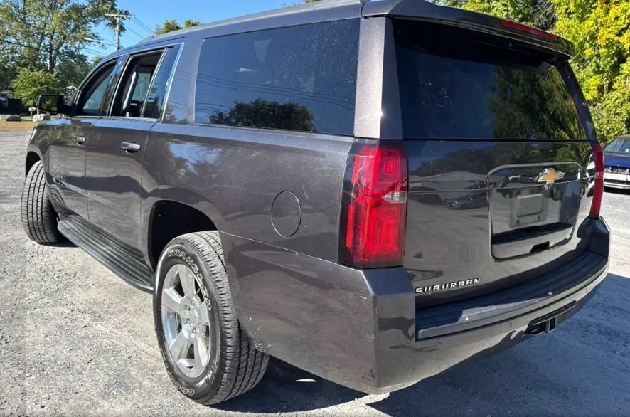 Used 2017 Chevrolet Suburban LT AWD/4WD image 4