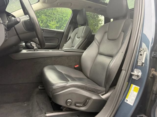 Used 2018 Volvo XC60 T5 Momentum w/ Vision Package AWD/4WD image 11
