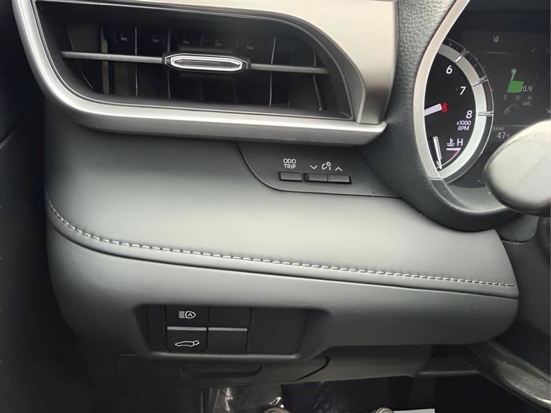 Used 2021 Toyota Highlander XLE FWD image 40