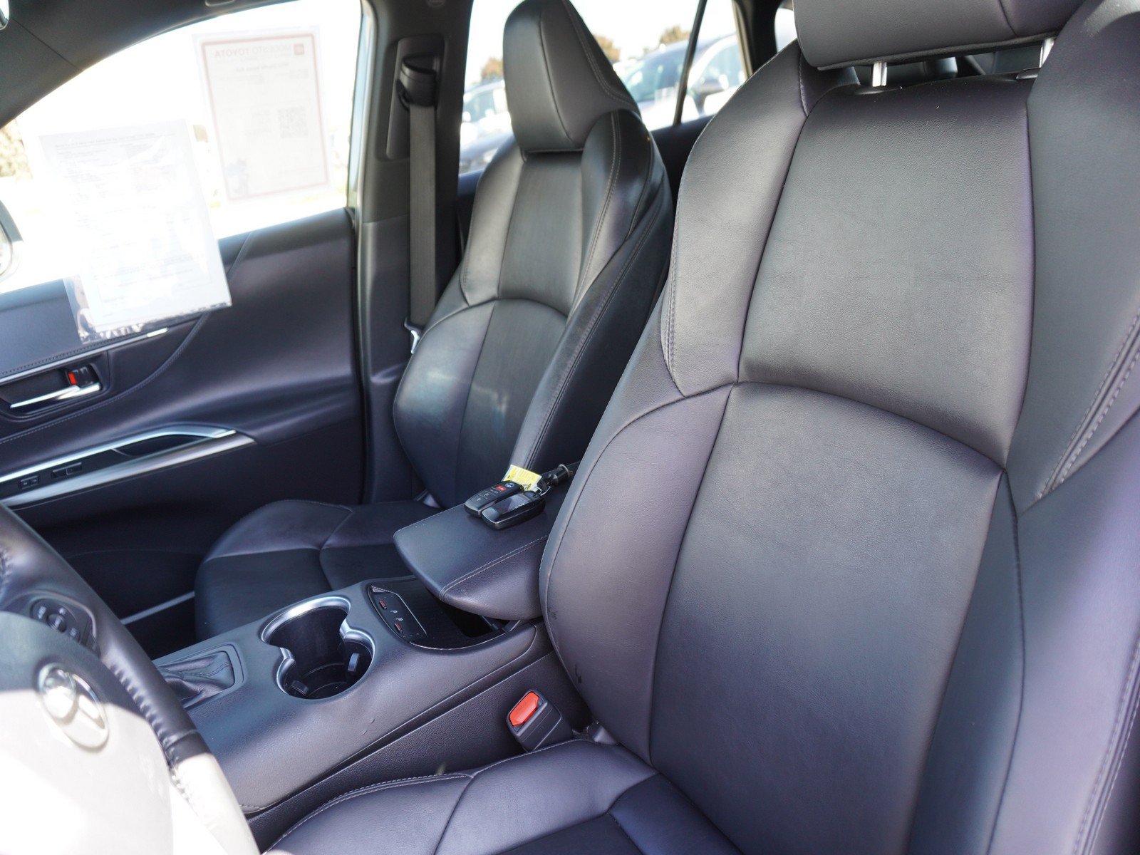 Used 2022 Toyota Venza XLE AWD/4WD image 21