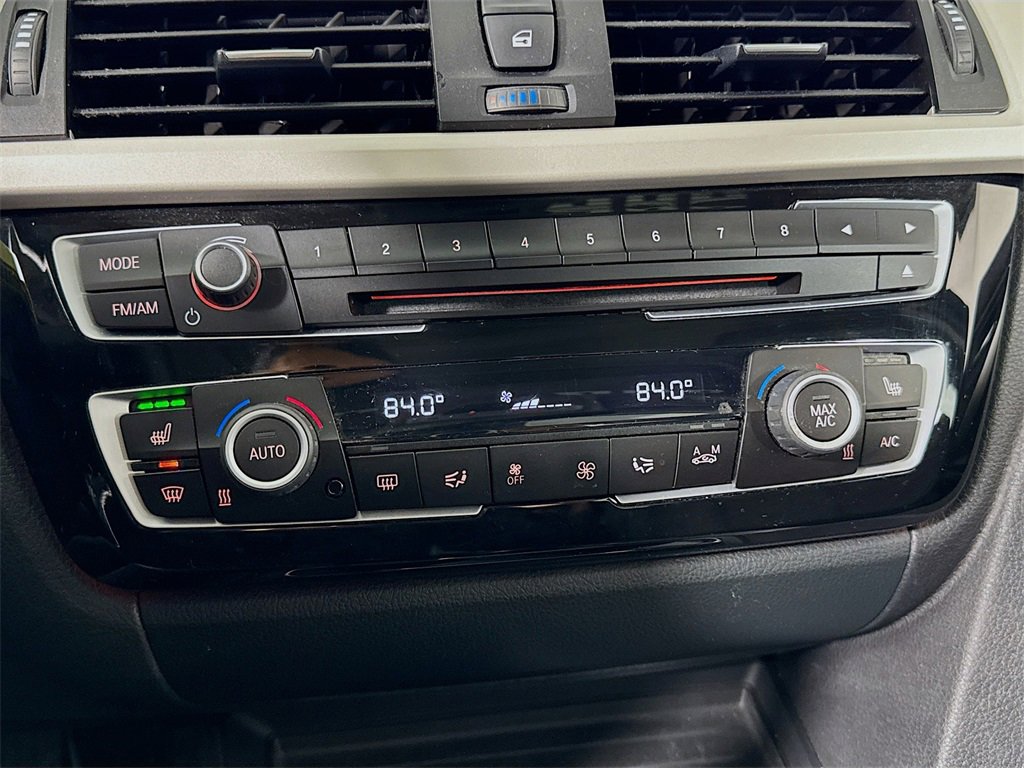 Used 2018 BMW 320i xDrive Sedan image 16