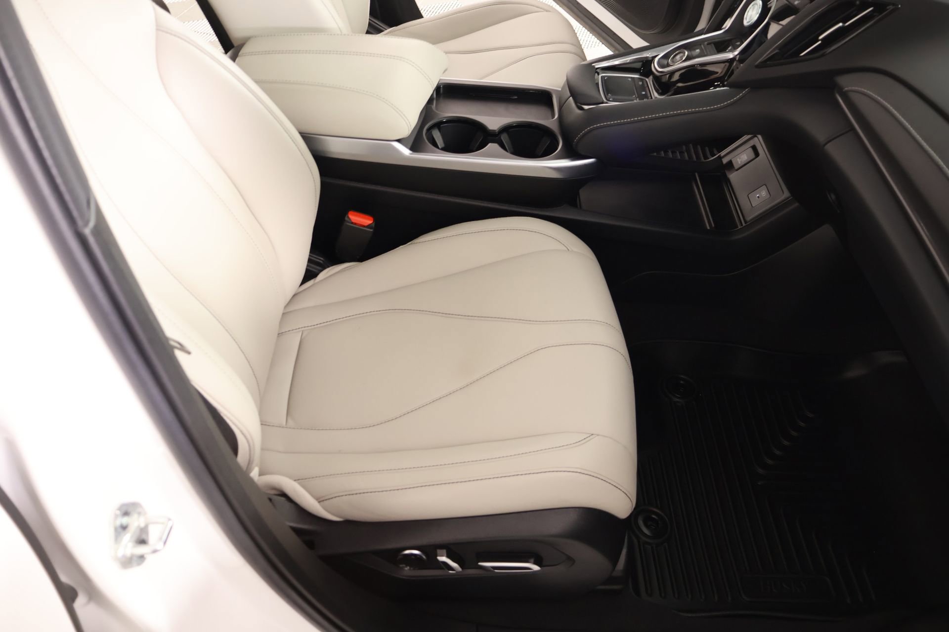 Used 2025 Acura RDX SH-AWD image 13