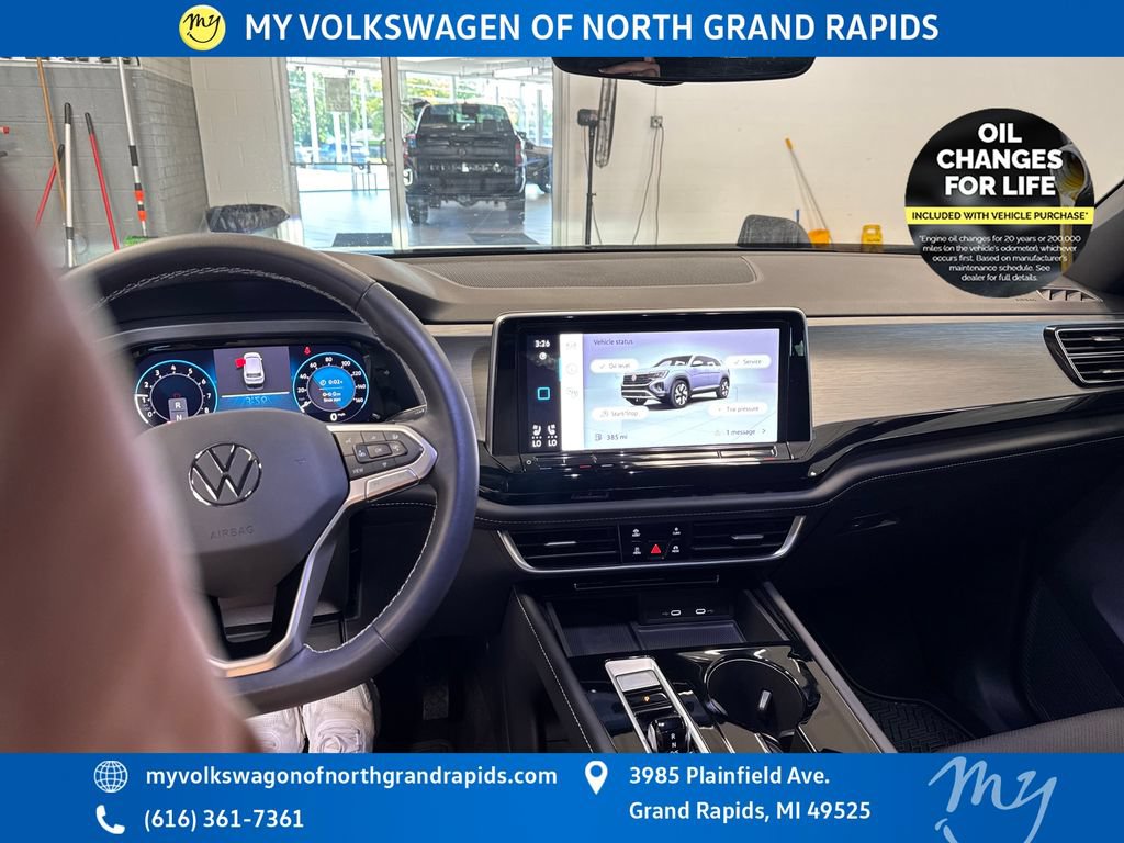 Used 2024 Volkswagen Atlas Cross Sport SE AWD/4WD image 13